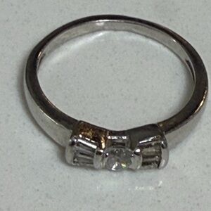 Elegant Silver Ring with Crystal Accent